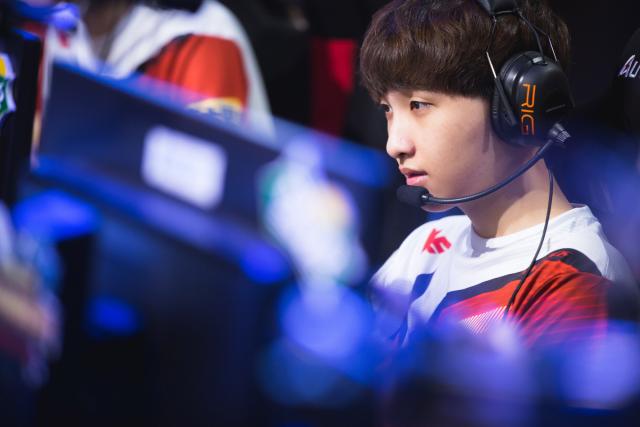 判往往比盲 判往往比盲